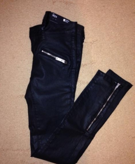 Beschichtete schmale schwarze Jeans Größe 24 NEU mit Etikett