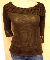 Brauner Strickpullover mit Grobstrick-Kragen