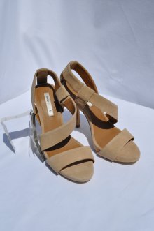 nagelneue, beige High Heels von Mango