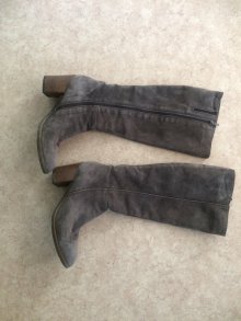 Graue Wildleder Stiefel 