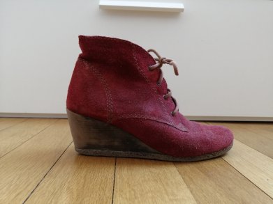 rote, bequeme Winterwedges