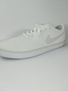 Weiße Nike Schuhe