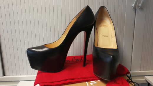 *VERKAUFT* Louboutin Daffodile 