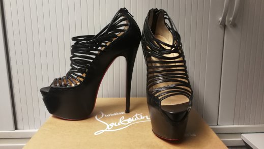 Christian Louboutin Zoulou High Heels Gr 40