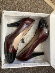 Bordeaux schwarze Schuhe mit originalem Karton und ErsatzAbsätzen der Marke Centro 