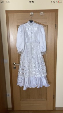 Kommunionskleid 146, mit Spitze und Glitzerelementen