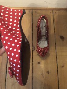 Schuhe rot-weiß Pünktchen 