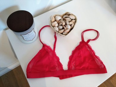 Roter Spitzen-BH