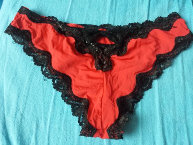 Höschen Slip rot sexy mit schwarzer Spitze und Pailletten
