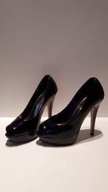 Schwarze Peeptoes / Highheels aus Lack in Gr.38 von Asos!